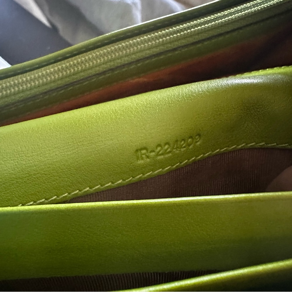 ❌SOLD❌Salvatore Ferragamo Gancini Green Leather Long Bifold Wallet - Picture 6 of 11